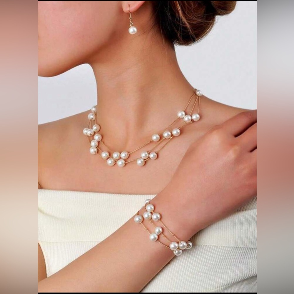 NWT White and Gold Pearl Necklace, Bracelet, Earrings set - Picture 3 of 5